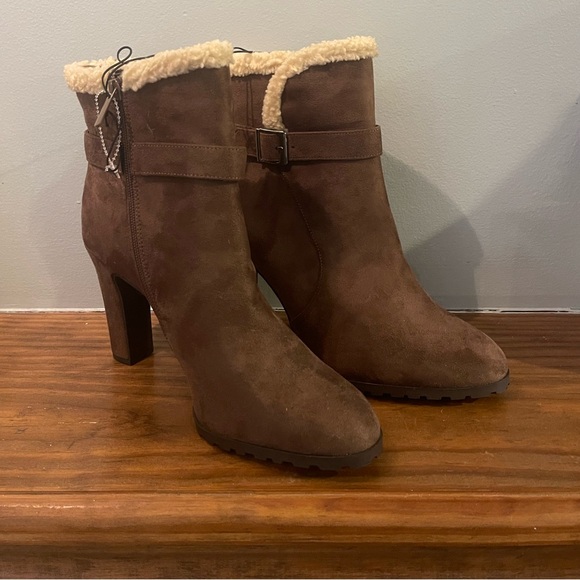 Brand new size 11 women’s heeled booties - Picture 2 of 5